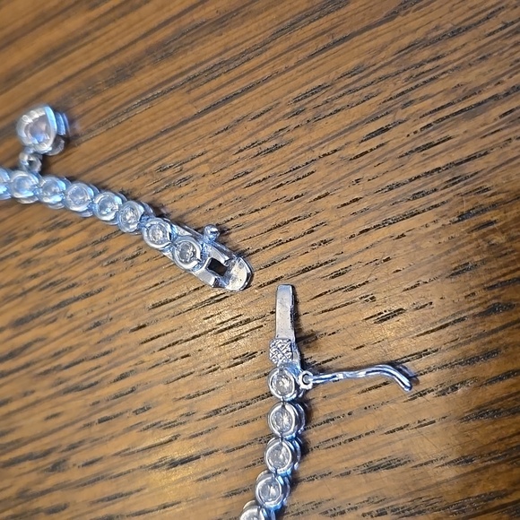 Beautiful Sterling Silver Plated Bracelet - Picture 3 of 8